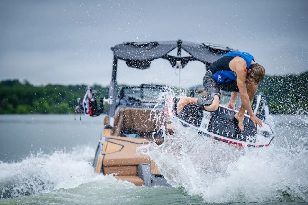 Hyperlite Darkstar Wakesurf Board 2026